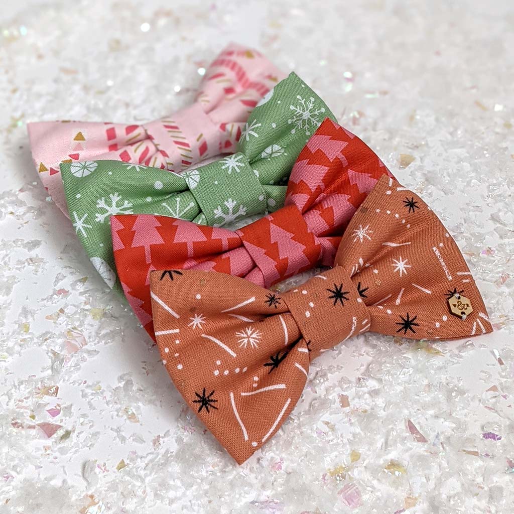 Wren & Rye *PAST SEASON* Snowflake & Frost Rust Dog Bow Tie